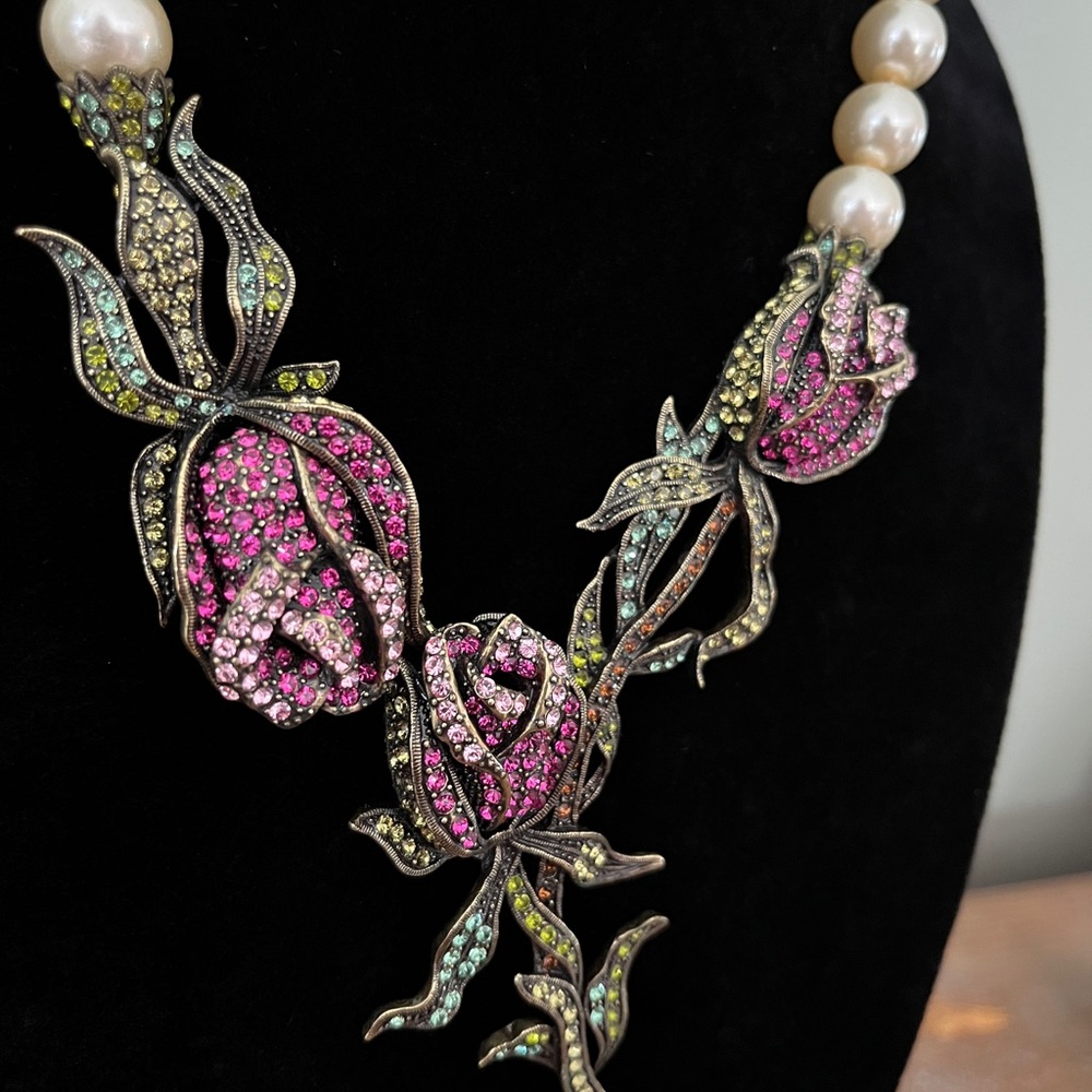 Elegant Pearl and Pink Floral Necklace - Picture 2 of 3